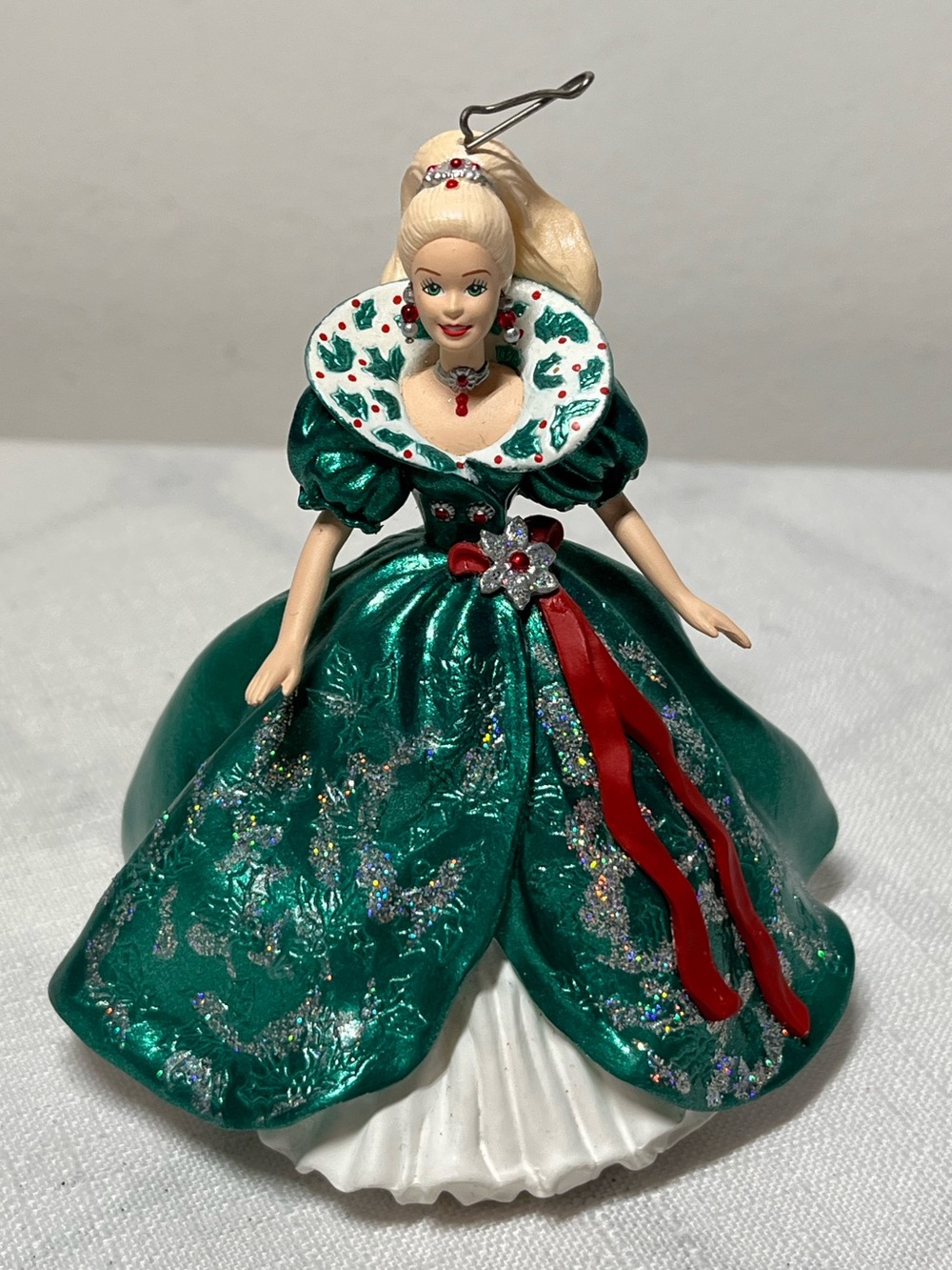 Hallmark Holiday Barbie
Emerald Green
Collectible
1995